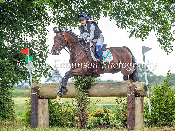 UPTON24---079